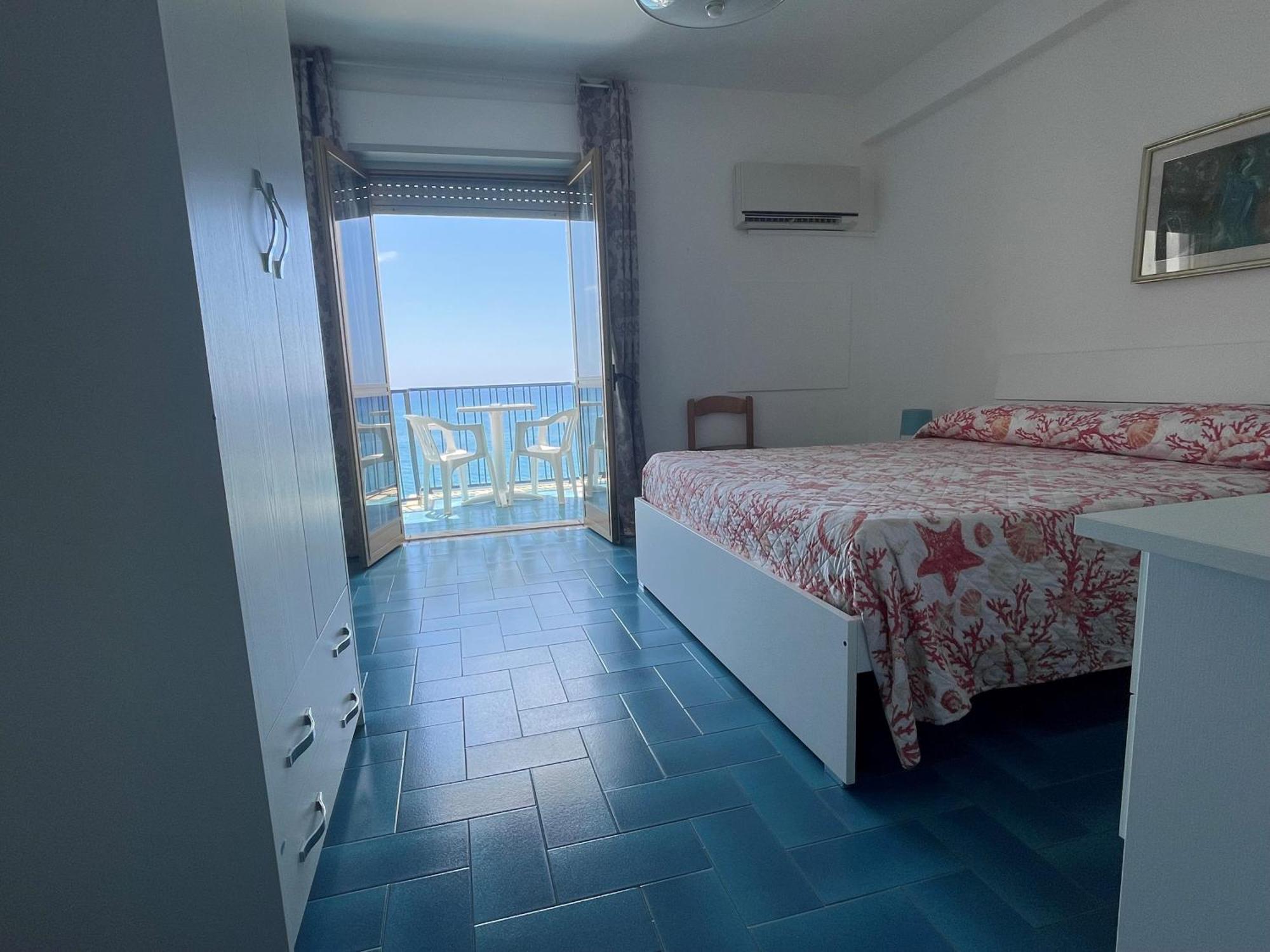 Hotel Ristorante Mareblu Amantea Exterior photo